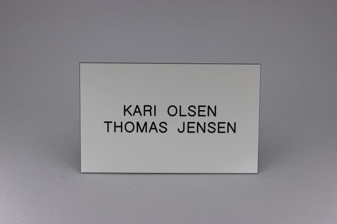 Hovedbilde Postkasseskilt Sandberg standard Trygg m/ 2-sidig tape, hvit m/svart 